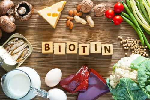 Biotina para estimular el crecimiento del cabello
